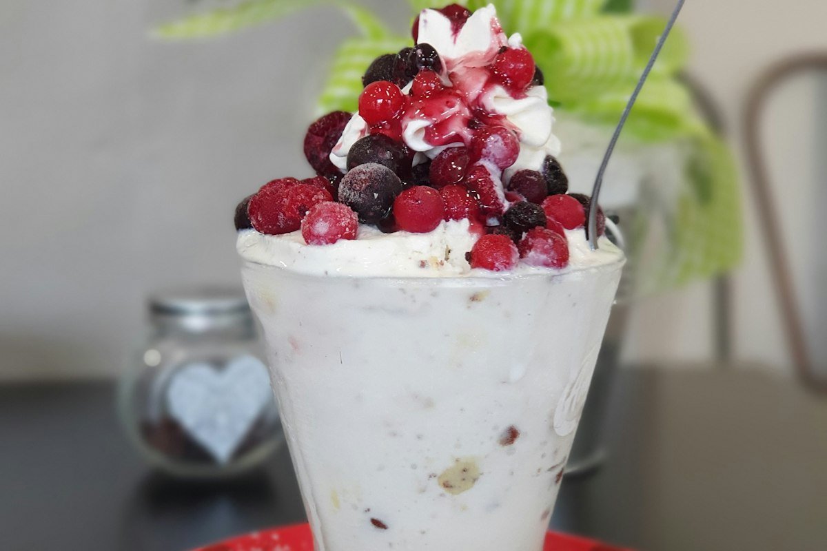 Pavê de Frutas Vermelhas com Creme de Baunilha