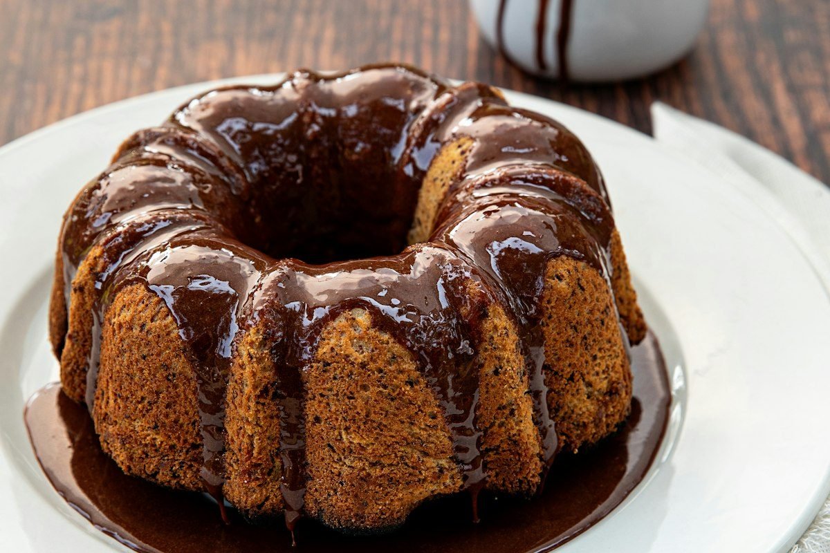 Bolo de Cenoura com Cobertura de Chocolate Molhadinha