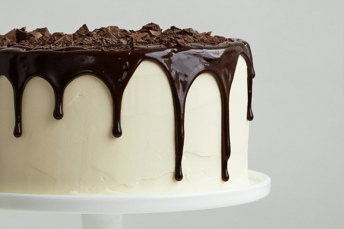 Bolo de Chocolate com Ganache Brilhante
