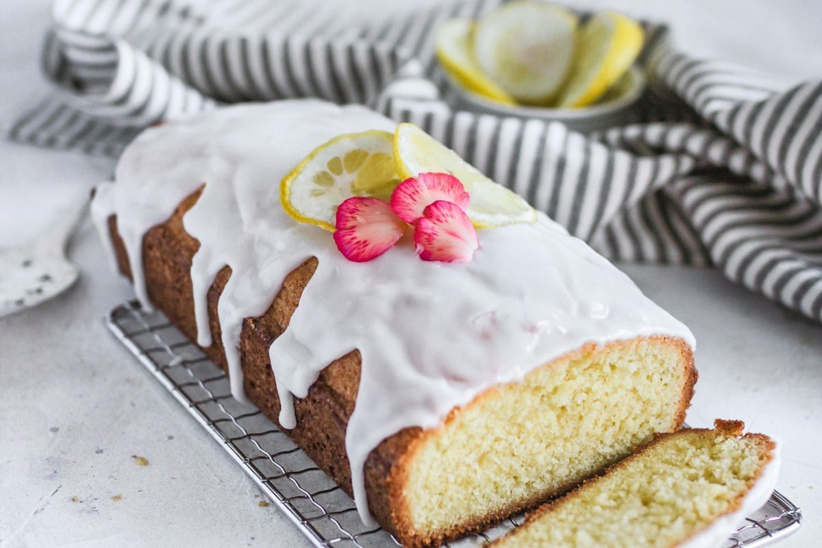 Bolo de Limão Fofinho com Glacê Azedinho