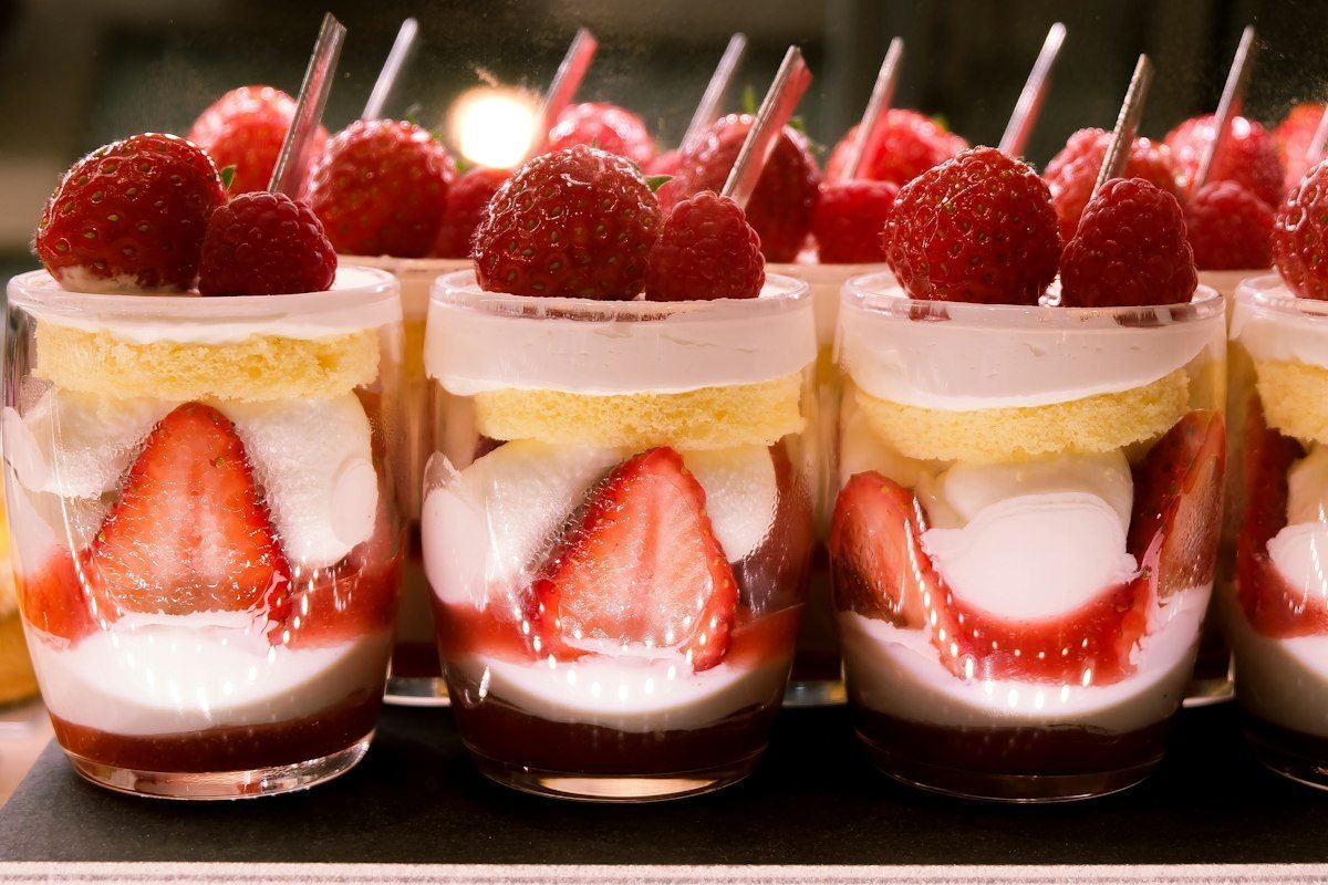 Pavê de Ninho com Morango e Creme de Leite em Pó